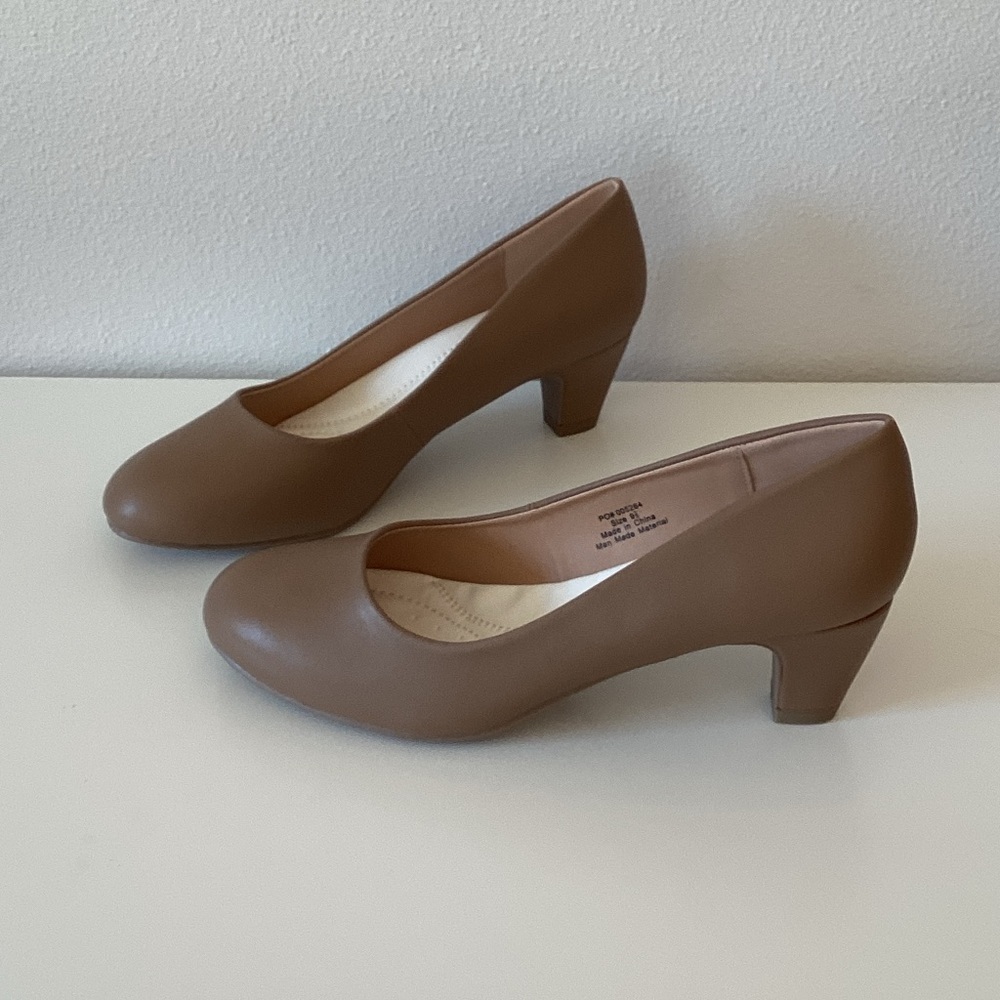 New‎ WB Journee Collection Chic Tan Women's Heels